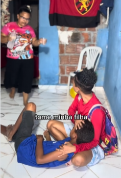 T1800018 Você aí também ajudaria se alguém chegasse pedindo comida em sua casa part2