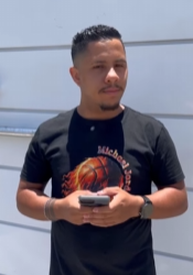 T1721016 Este homem não pode falar com mulheres porque sua esposa não permite part2