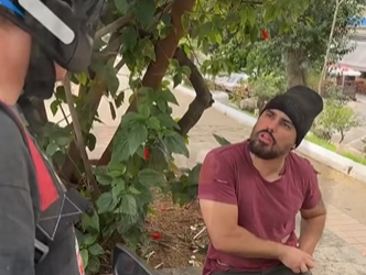 T0802016 Dono de pizzaria se veste de mendigo descobre trabalhador arrogante part 2