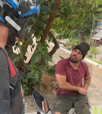 T0802016 Dono de pizzaria se veste de mendigo descobre trabalhador arrogante part 2