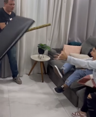 T0802010 Ele comprou para ela uma televisão de ultima geração, mas ela só brincou com os seus sentimentos part2