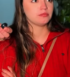 T1103008 Ela teve que ESCOLHER entre sua irmã um presente! part2