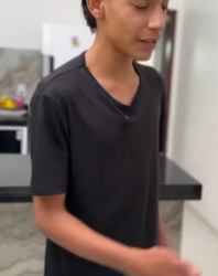 T1302008 Ele achou que ia ficar com dinheiro da aposent@doria da mãe,mais irmão dele desc part2