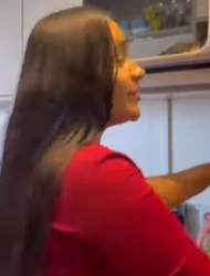 T0502001 Madrasta tratava mal enteada ,até que mãe descobriu deu uma liçao part2