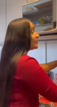 T0502001 Madrasta tratava mal enteada ,até que mãe descobriu deu uma liçao part2