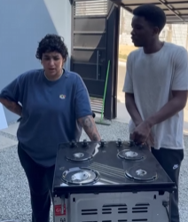 T0622028 Ela leva fogão para sogra, para que ela não vá mais sua casa P2