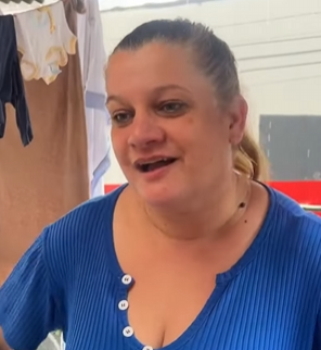 T0802003 Comprou um celular de mil reais olha as condições em que ela vivia P2