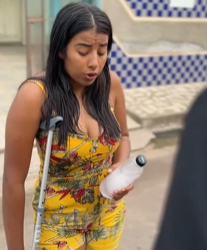 T1302010 Ela humilhou essa humilde mulher, mas vida deu lhe uma lic part2