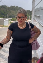 T1721029 Olha que essa garota fez com um negócio de cabeleireiro part 2