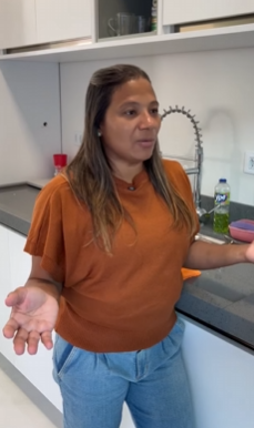 T0702004 Recebia mil reais gastava em um dia, no outro saia pra pedir comida na casa da mãe part2