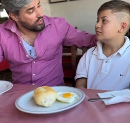 T0802001 Criança malcriada joga fora sua comida seu pai lhe ensina uma grande lição part 2