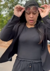 T0400002 Mulher misteriosa oferece ajuda ele se nega sem saber quem realmente ela era part2