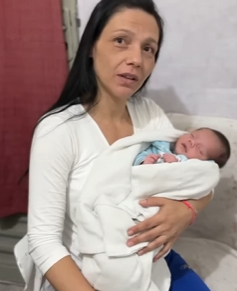 T0802009 Essa joven só tinha água na geladeira sua amiga saiu por aí contando sem imaginar que ia acontecer part2